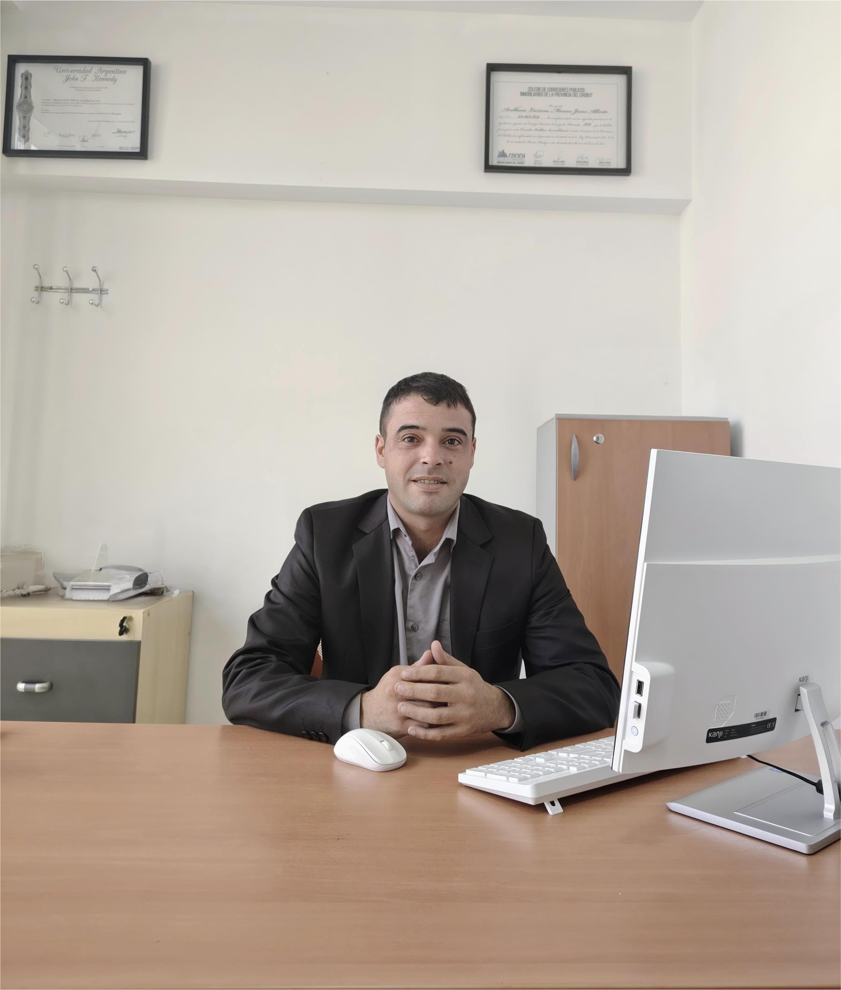 Dr. Arellano Larrosa Marcos